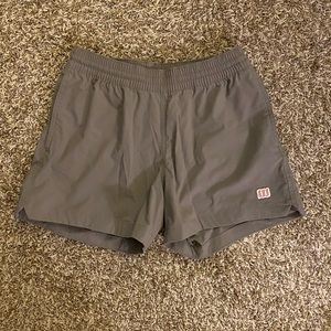 Topo Global shorts, sz small